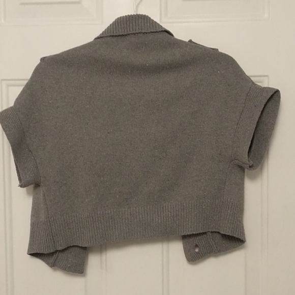 Cropped, knit sweater - Picture 4 of 4